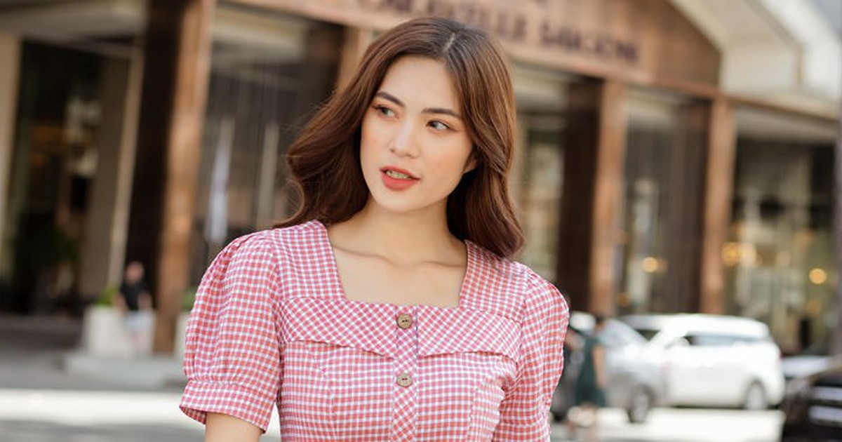 Áo cổ vuông tôn bờ vai mảnh mai, gợi nét nữ tính êm ái