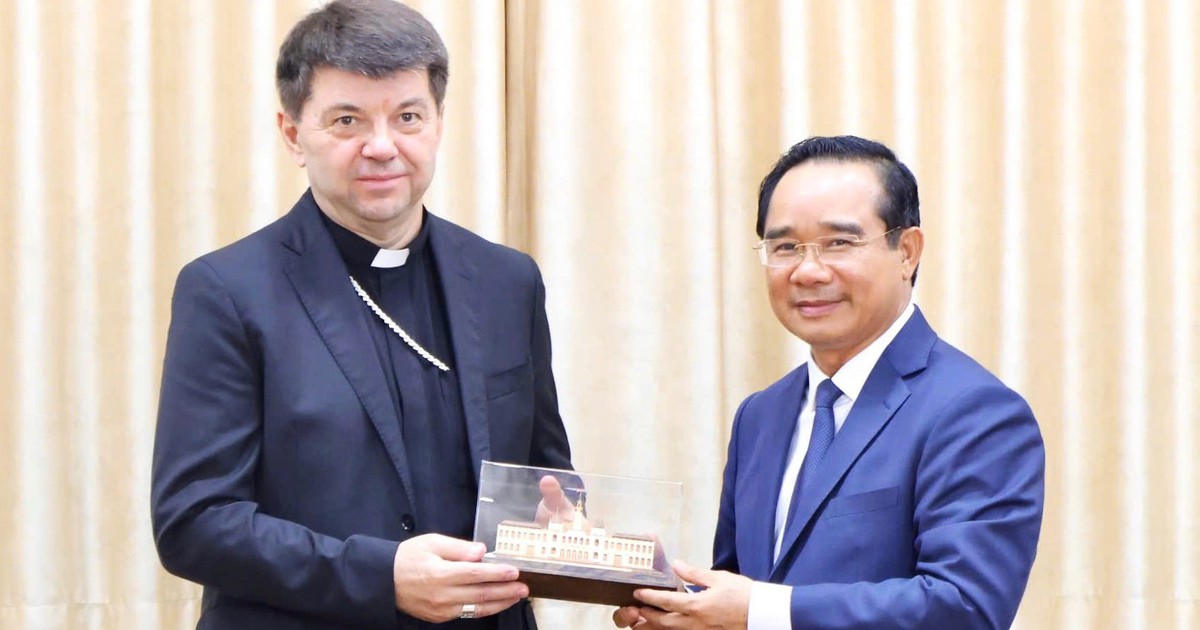 Chủ tịch UBND TP.HCM tiếp đại diện thường tr&uacute; T&ograve;a th&aacute;nh Vatican tại Việt Nam