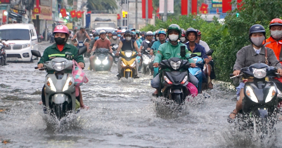 Triều cường TP.HCM h&ocirc;m nay 5.12 g&acirc;y ngập nhiều tuyến đường, thời tiết sắp se lạnh