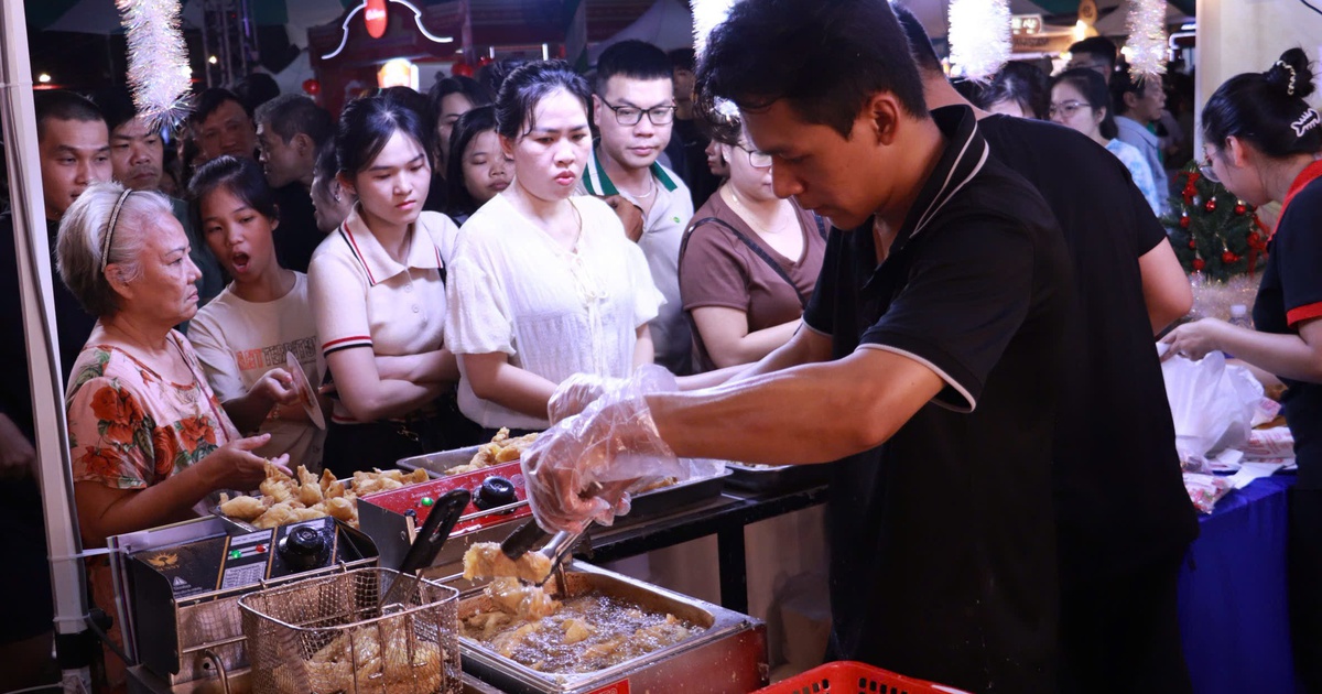 Lễ hội ẩm thực Chợ Lớn: Đ&ocirc;ng nghẹt kh&aacute;ch ng&agrave;y cuối tuần