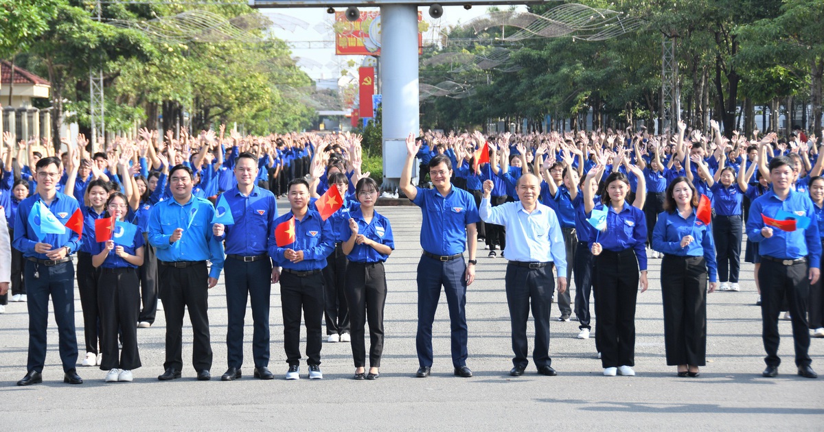 Mãn nhãn với gần 5.000 bạn trẻ đồng diễn khai mạc Ngày hội thanh niên Việt Nam
