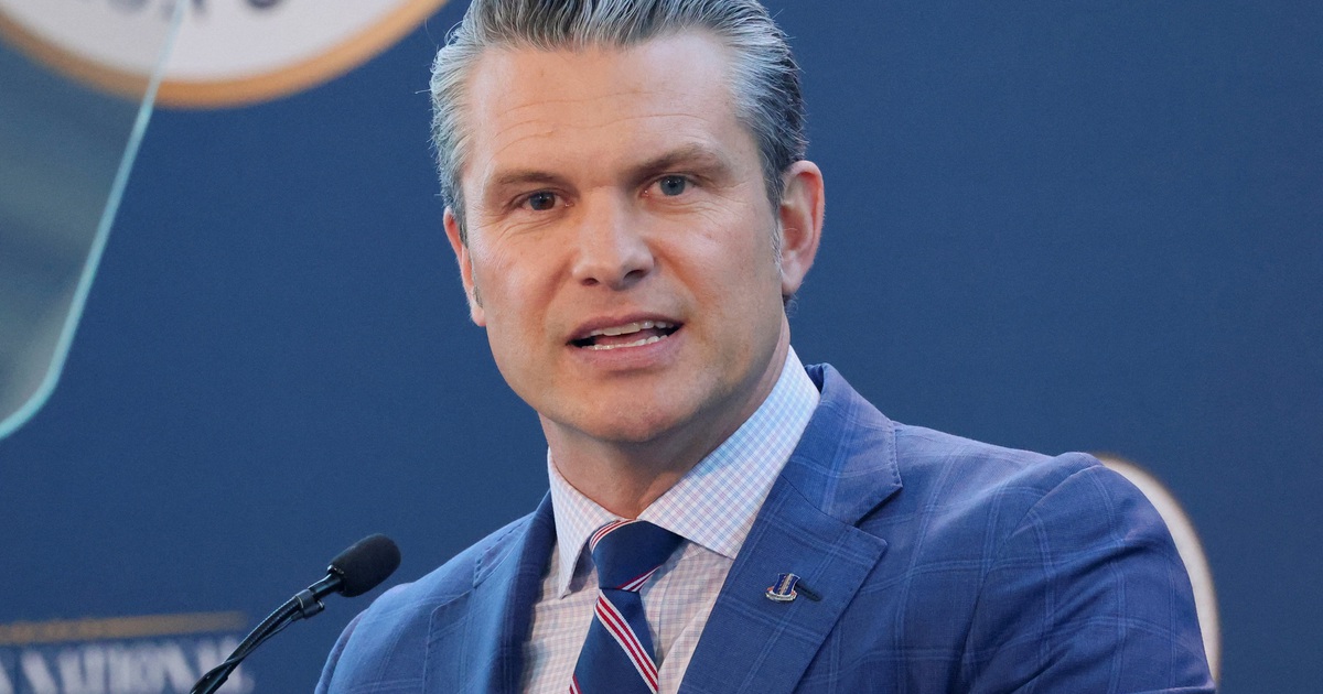 Bộ trưởng Chiến tranh Mỹ cứng rắn giữa khủng hoảng kép