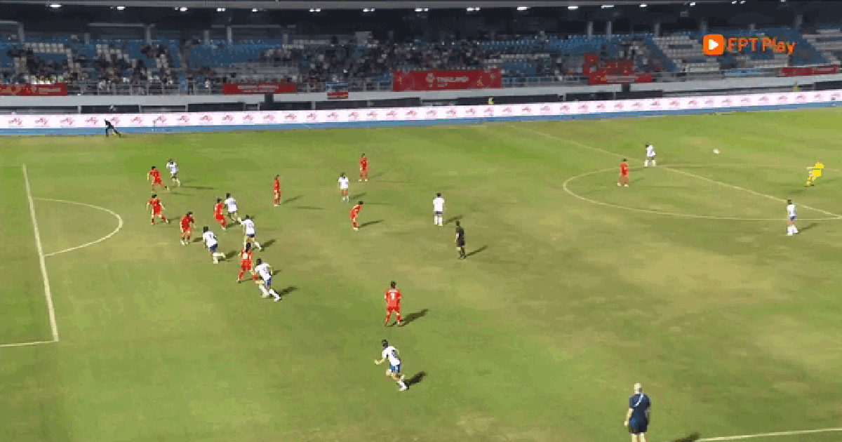 HLV Mai Đức Chung buồn bã: ‘Đội tuyển nữ Việt Nam thua Philippines phút cuối thật đáng tiếc, tôi nhận trách nhiệm