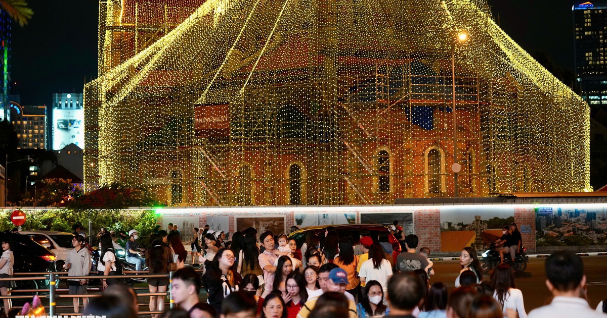 Chánh xứ nhà thờ Đức Bà: Chuyện bác ái vẫn làm, Giáng sinh không thể bỏ trang trí