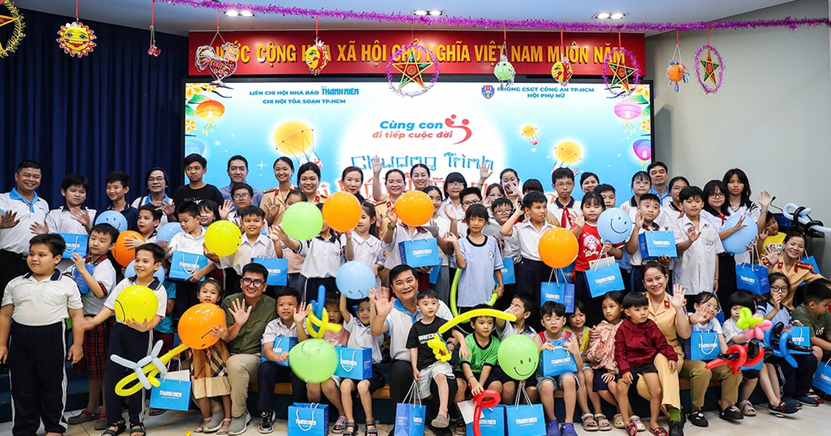 Thanh Ni&ecirc;n v&agrave; t&ocirc;i: Thanh Ni&ecirc;n, h&atilde;y tiếp tục nắm lấy những b&agrave;n tay!