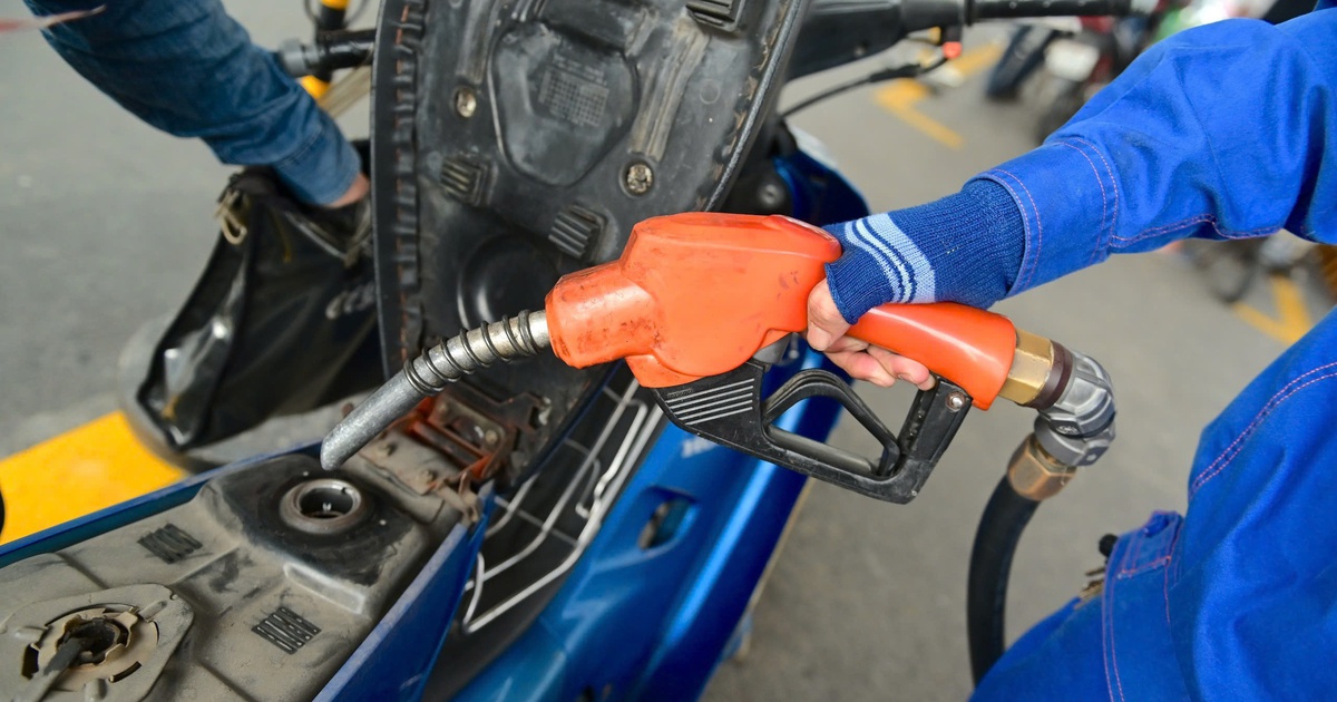 Giá xăng dầu hôm nay 9.12.2025: Lao dốc