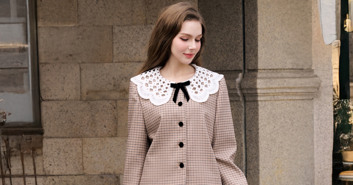 Chân váy dài phối áo khoác dáng ngắn, cặp đôi giúp nàng nổi bật cả ngày