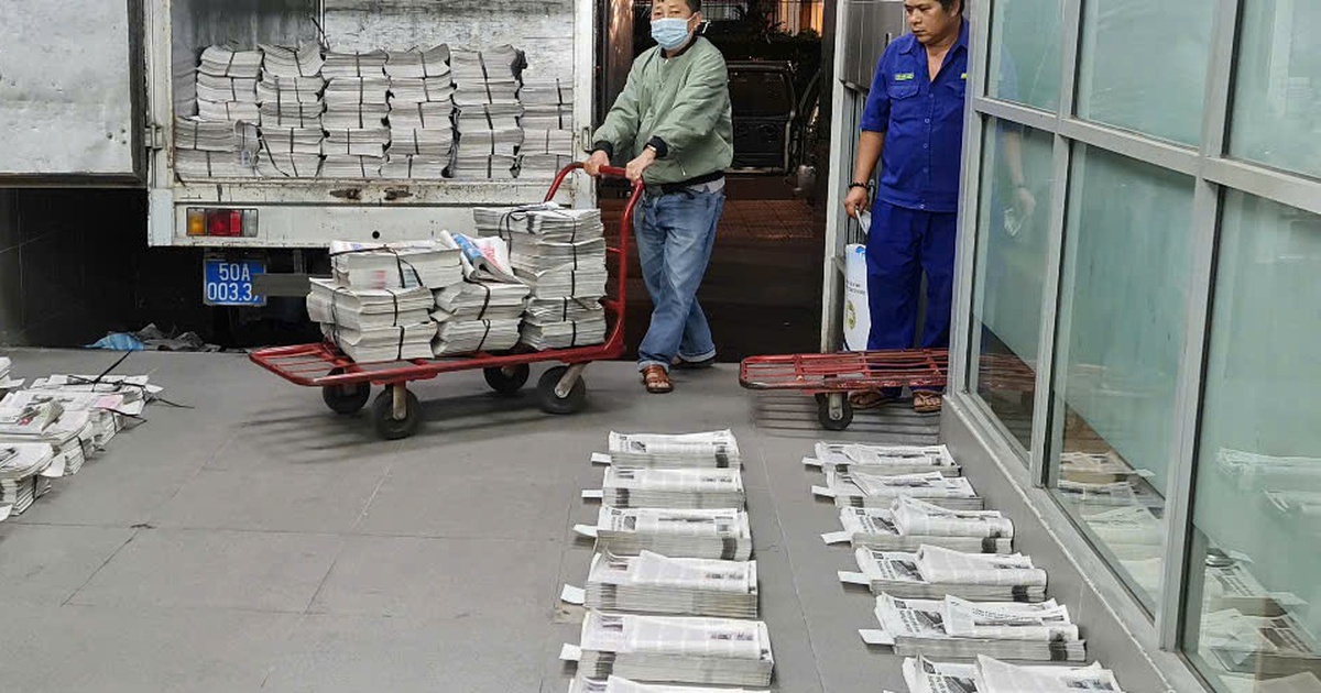 Nghĩa t&igrave;nh bạn đọc v&agrave; đại l&yacute; b&aacute;o miền T&acirc;y