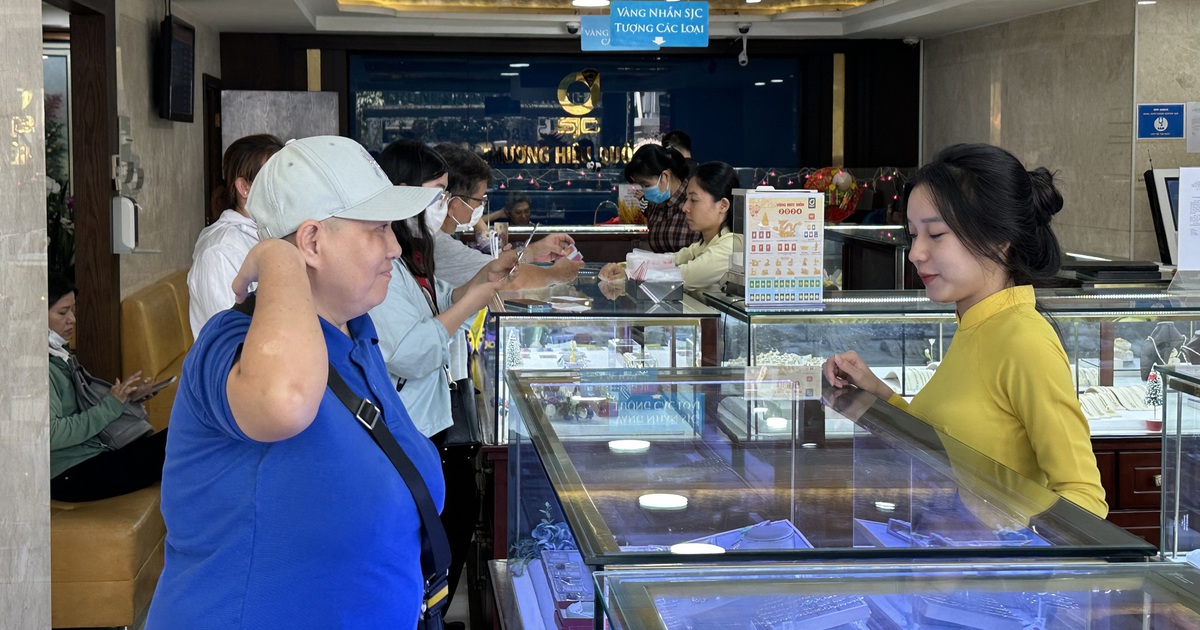 Các cửa hàng kinh doanh vàng mở cửa ngày nào?