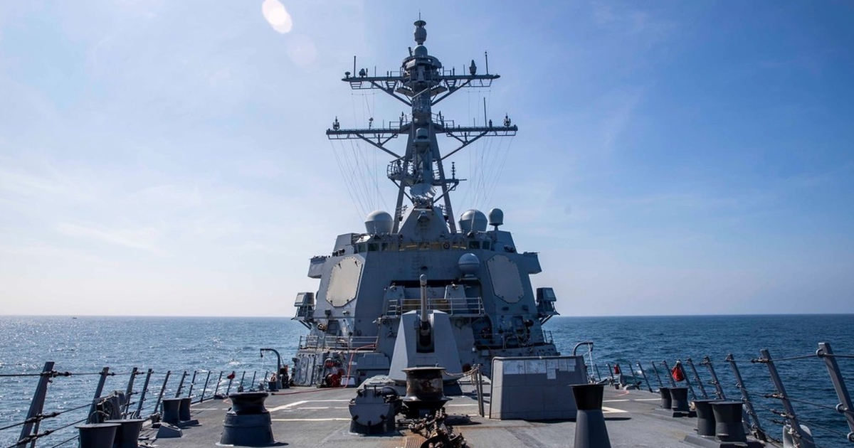 America sent warships across the Taiwan Strait, the Chinese military responded