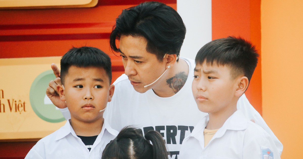 Tuấn Hưng khóc nghẹn trước 3 đứa trẻ mất đi cha mẹ trong cùng một ngày