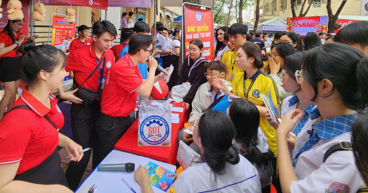 10.000 Học Sinh Đến Đồng Nai Tìm Hiểu Quy Chế Tuyển Sinh Đại Học 2025