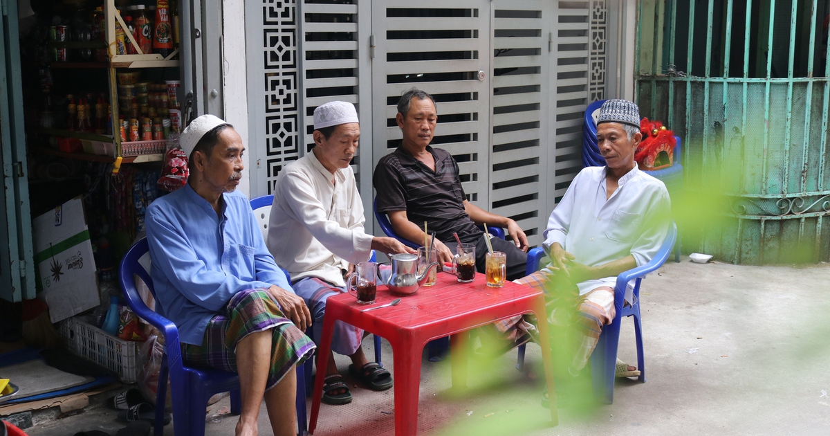 Độc lạ hẻm không uống rượu bia, kiêng thịt heo ở TP.HCM