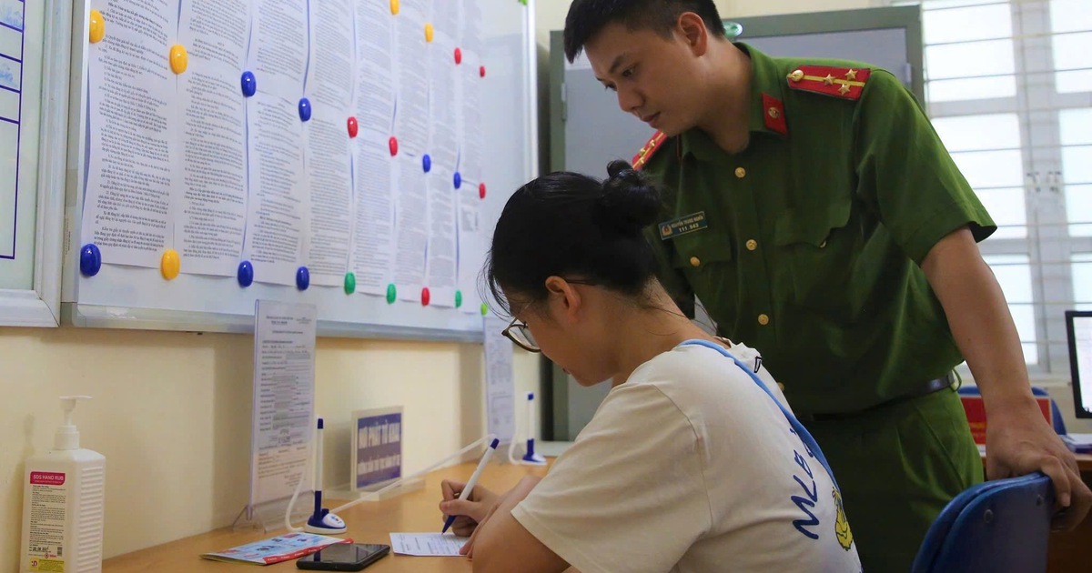 Công an bắt đầu tổ chức sát hạch, cấp và đổi bằng lái xe từ khi nào?