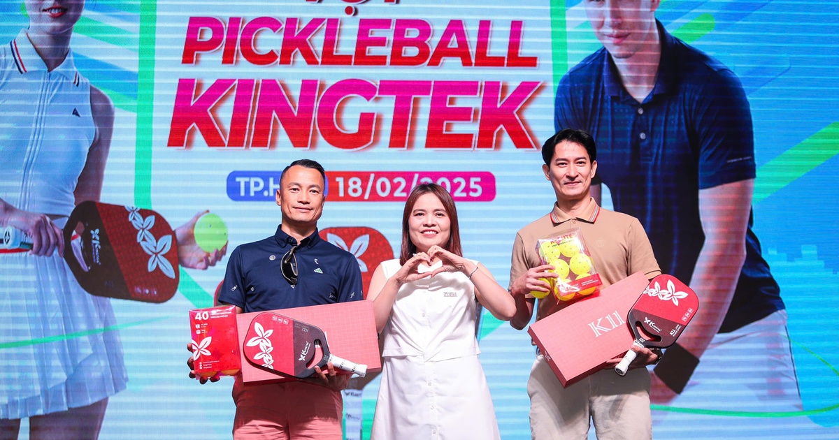 Diễn viên Huy Khánh, tay vợt Hoàng Thành Trung hào hứng trải nghiệm vợt pickleball Kingtek