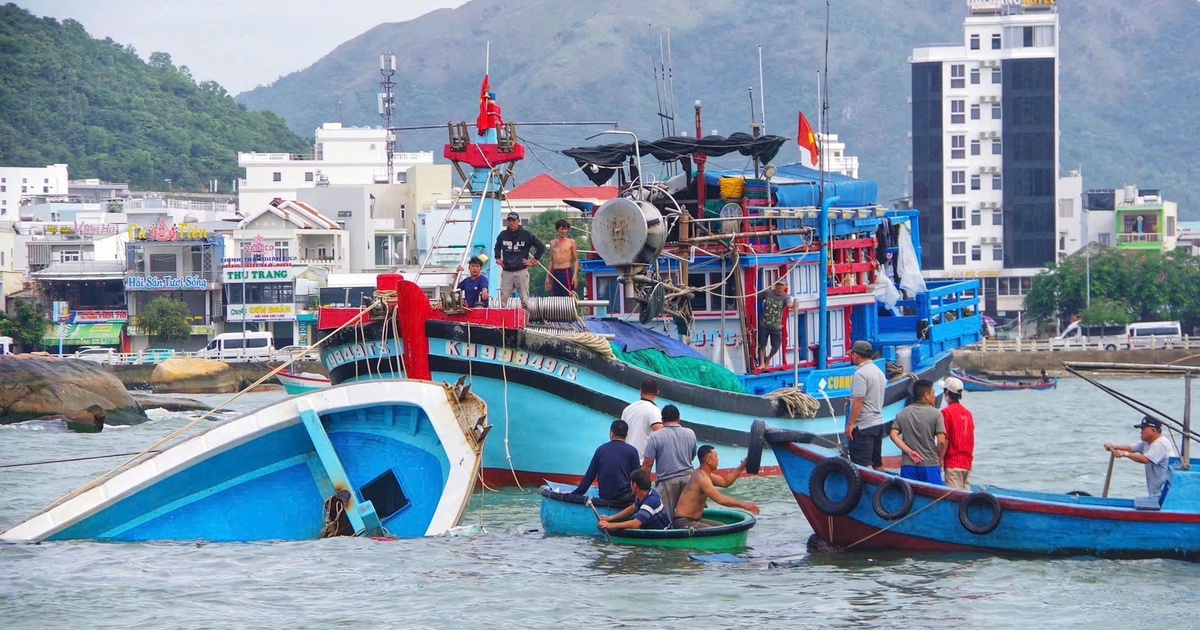 Vụ chìm tàu ở cửa sông Cái Nha Trang: Tìm thấy thi thể ngư dân còn lại
