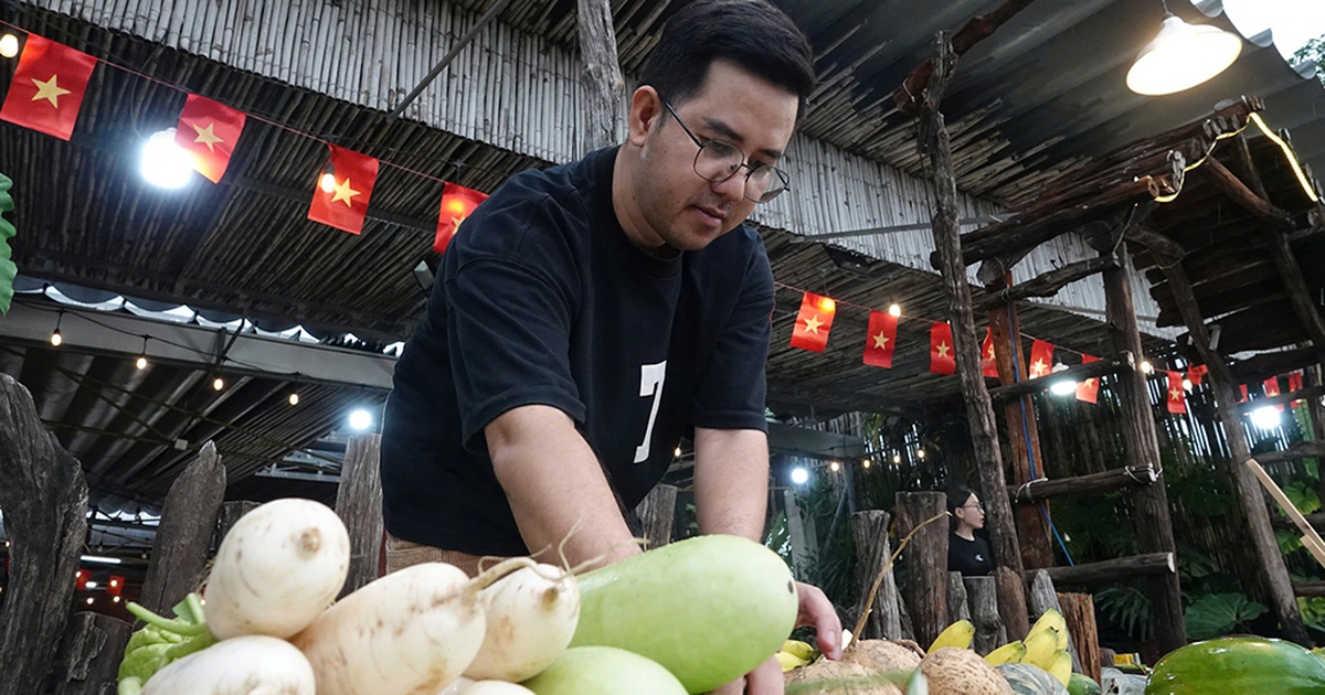 Quầy rau 0 đồng san sẻ yêu thương với bà con nghèo