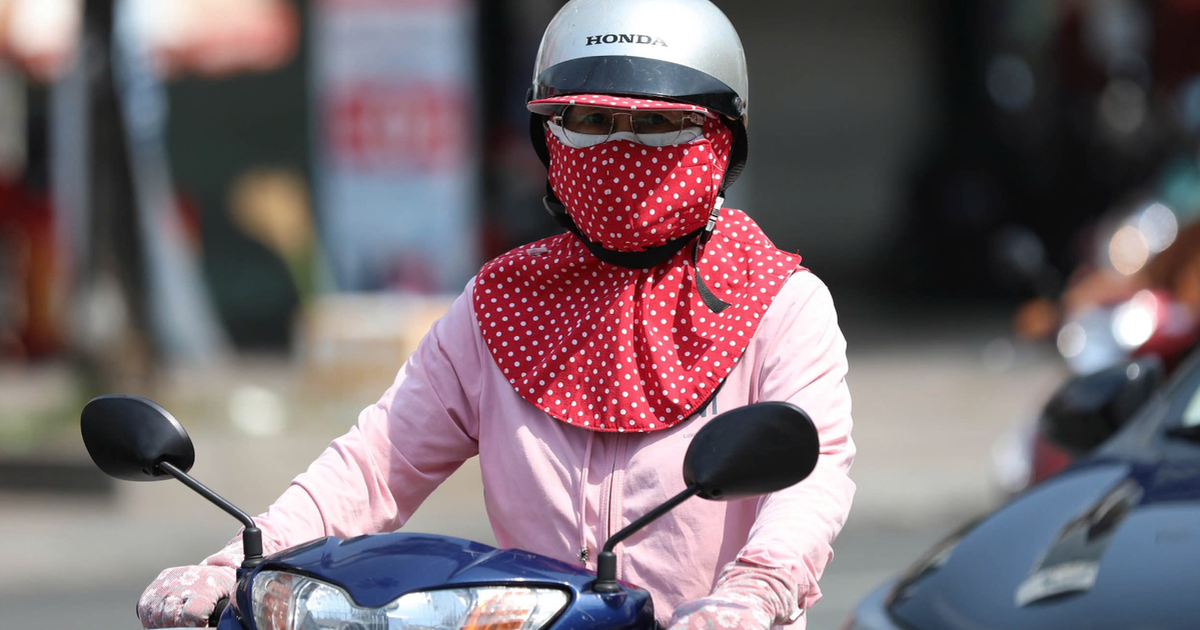 Mưa trái mùa kết thúc, TP.HCM nắng nóng sẽ kéo dài đến khi nào?