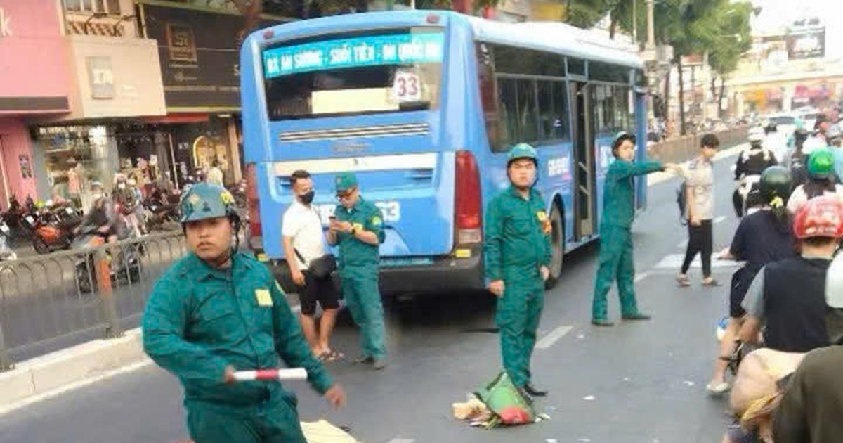 TP.HCM: Tai nạn li&ecirc;n ho&agrave;n, xe bu&yacute;t c&aacute;n tử vong t&agrave;i xế c&ocirc;ng nghệ