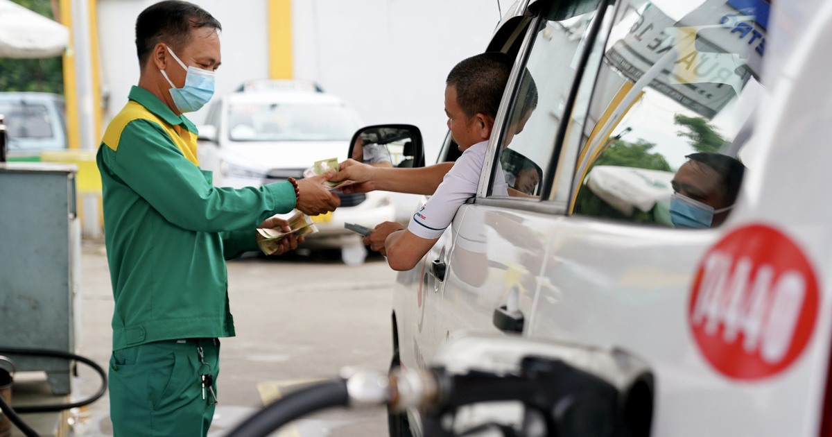 Giá xăng dầu hôm nay 11.3.2025: Trượt dốc, xăng trong nước sắp giảm mạnh?