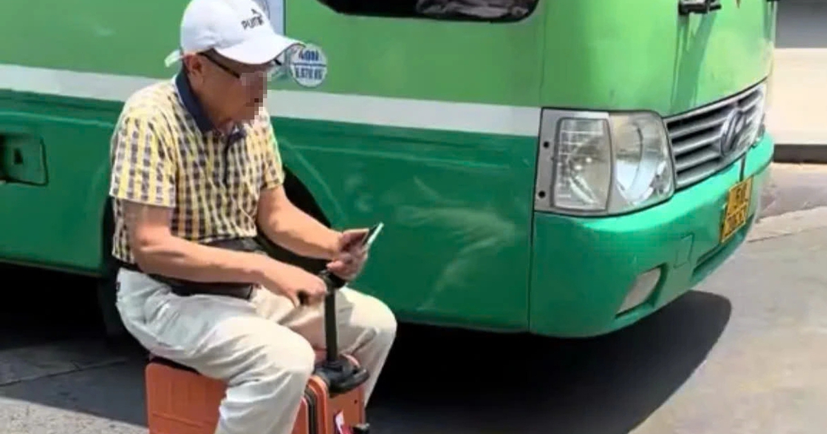 CSGT TP.HCM tìm du khách quốc tịch Trung Quốc lái phương tiện lạ ở quận 1