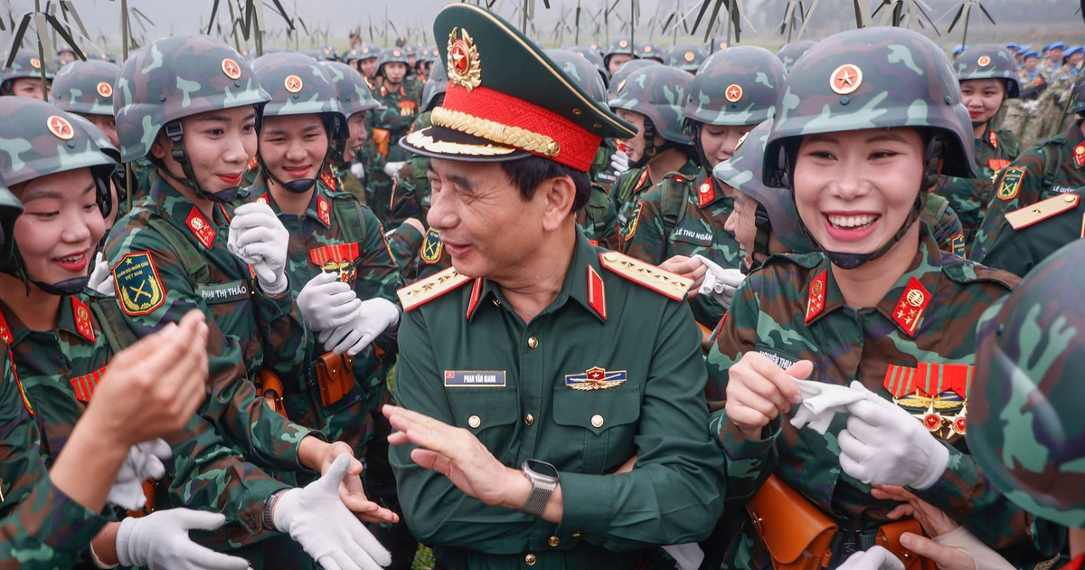 Mong ước được bắt tay, chụp ảnh cùng đại tướng Phan Văn Giang của nữ chiến sĩ