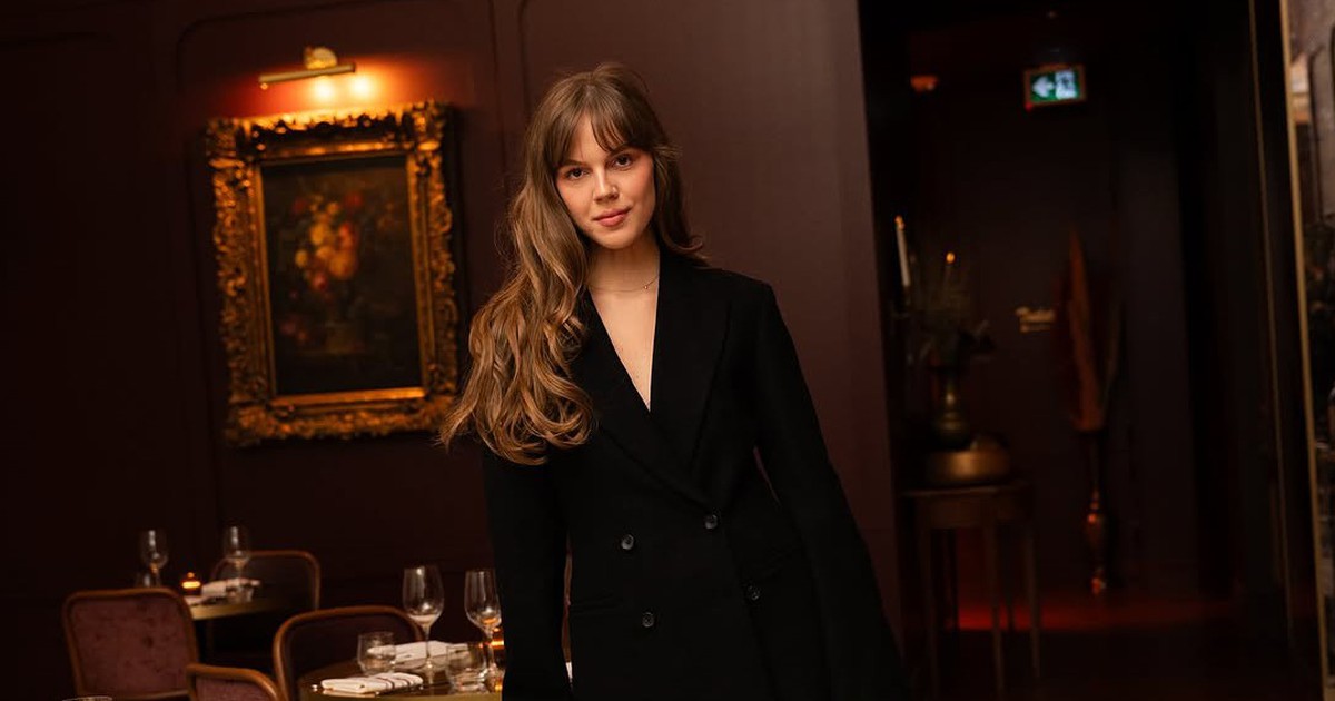 Xuống phố cùng những bản phối đẹp nhất từ blazer và váy dài