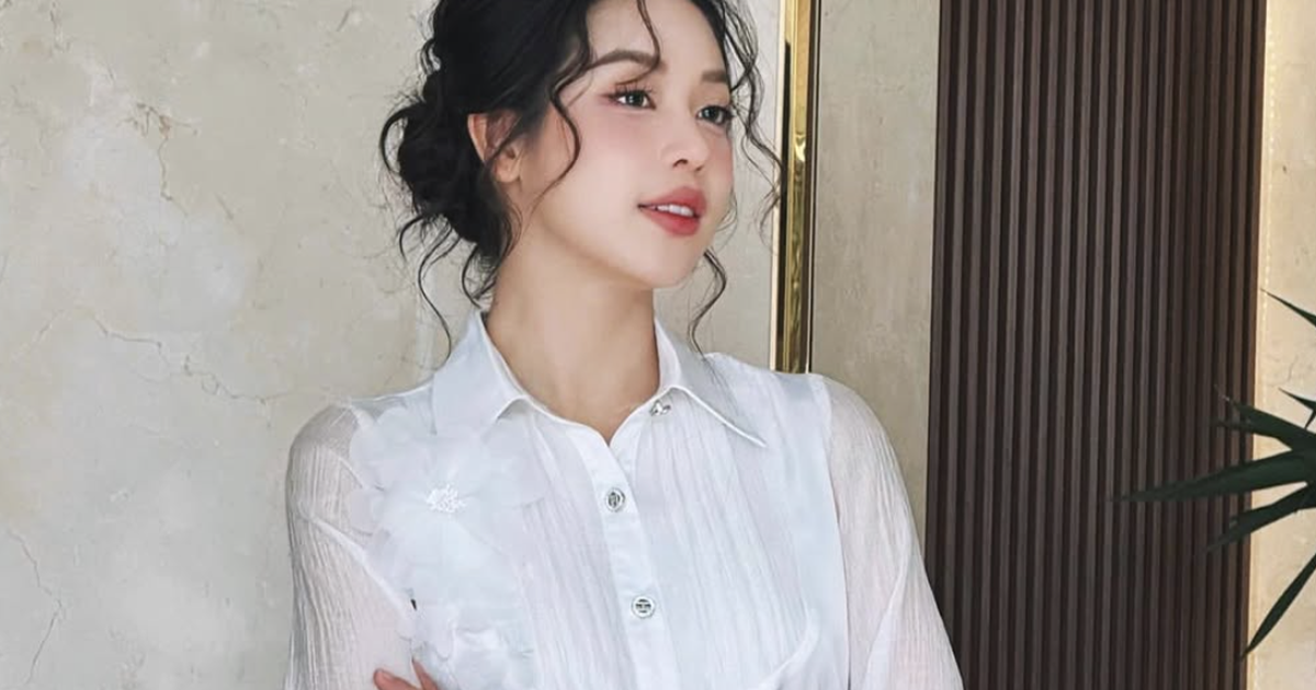 Áo sơ mi trắng cách điệu giúp nàng nâng tầm phong cách công sở mùa hè