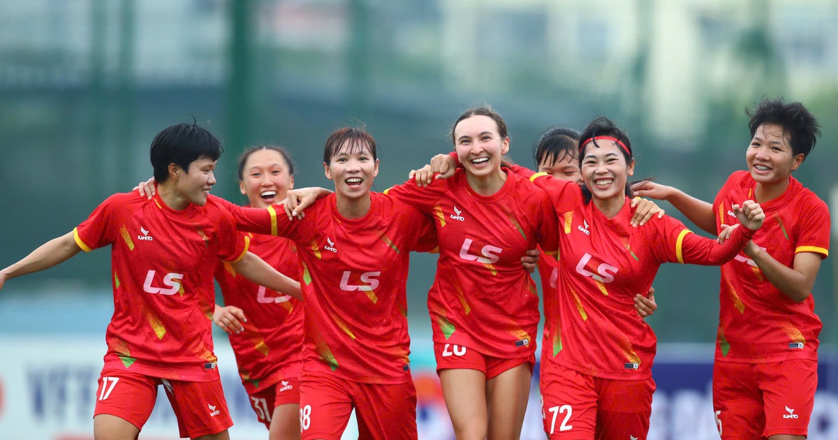 Quả bóng vàng nữ Thùy Trang và Chelsea Lê bùng nổ, đội nữ TP.HCM thắng đậm