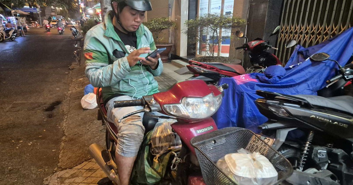 Làm ngày không đủ, tranh thủ làm đêm