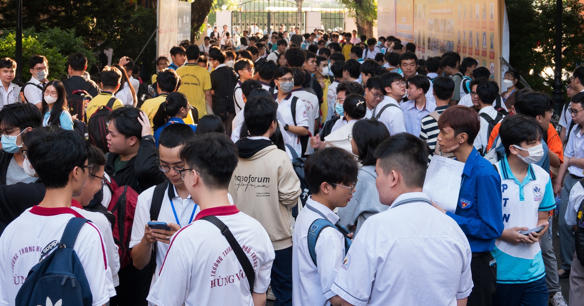 Thi đánh giá năng lực, nhiều thí sinh tới trễ, quên mang giấy tờ, dụng cụ