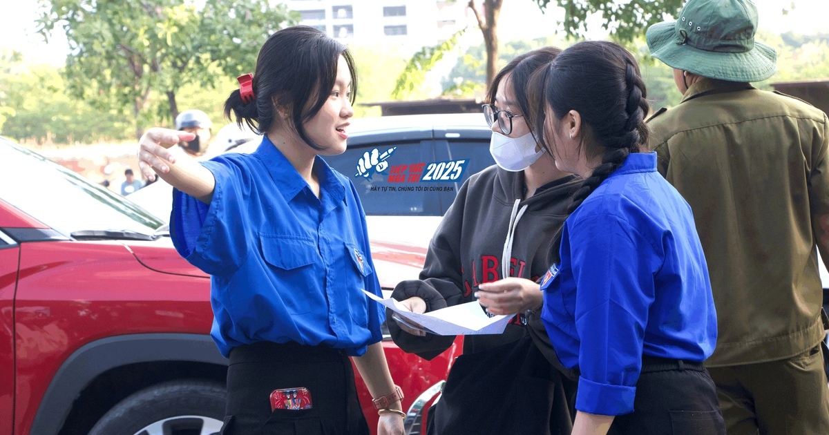 Nhiệt tình hỗ trợ thí sinh thi đánh giá năng lực