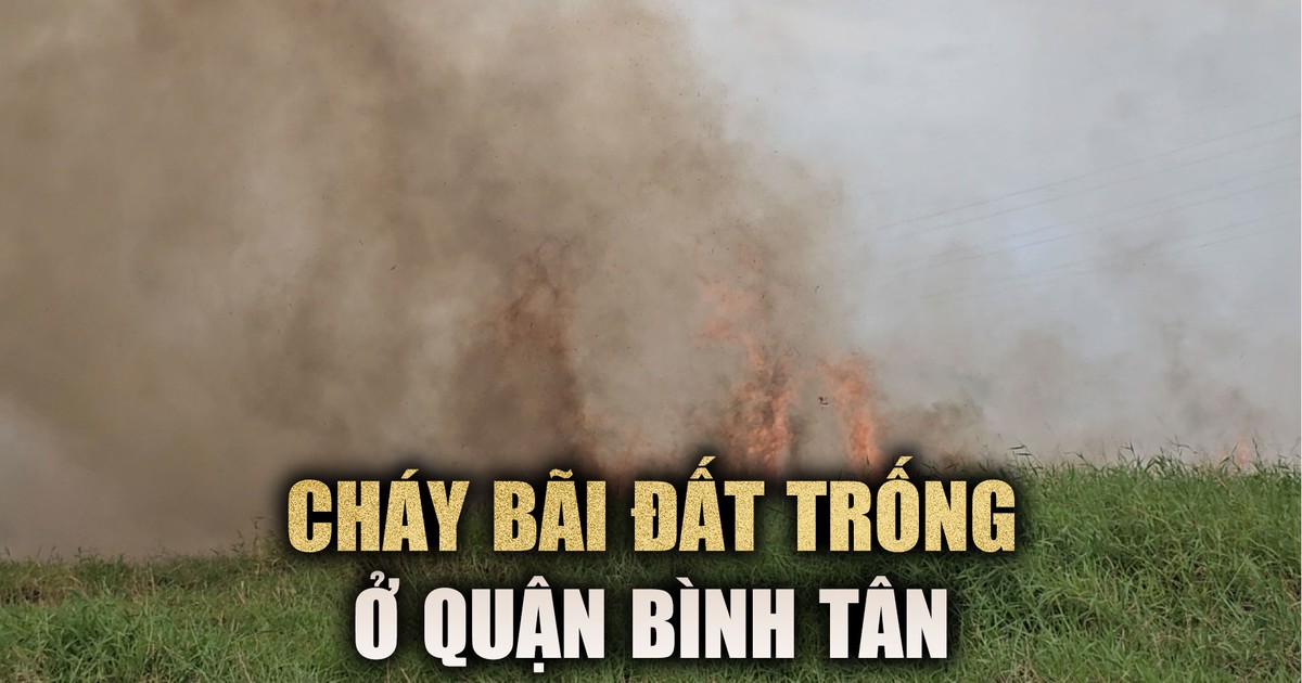 Ôm tài sản tháo chạy vì đám cháy lan uy hiếp khu dân cư