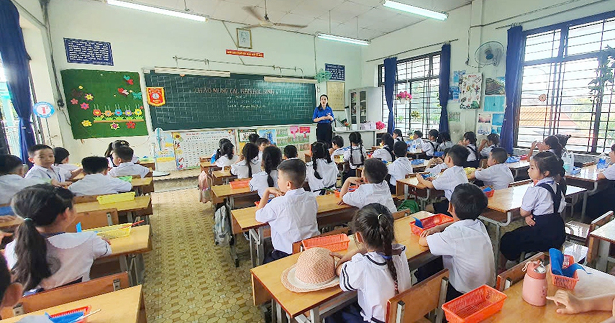 Lớp quá đông học sinh, làm sao dạy hiệu quả, không cần học thêm?