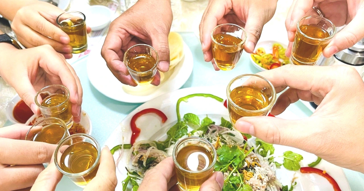 6 người nhập viện sau uống rượu sơ ri, nghi ngộ độc rượu