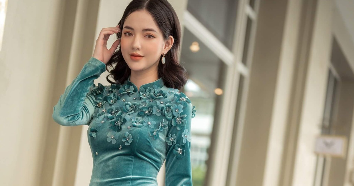 Shine on 8.3 when wearing these types of ao dai down the street