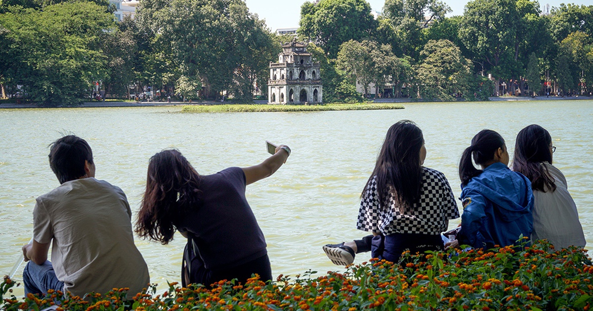 Không gian di sản hồ Hoàn Kiếm quá tải