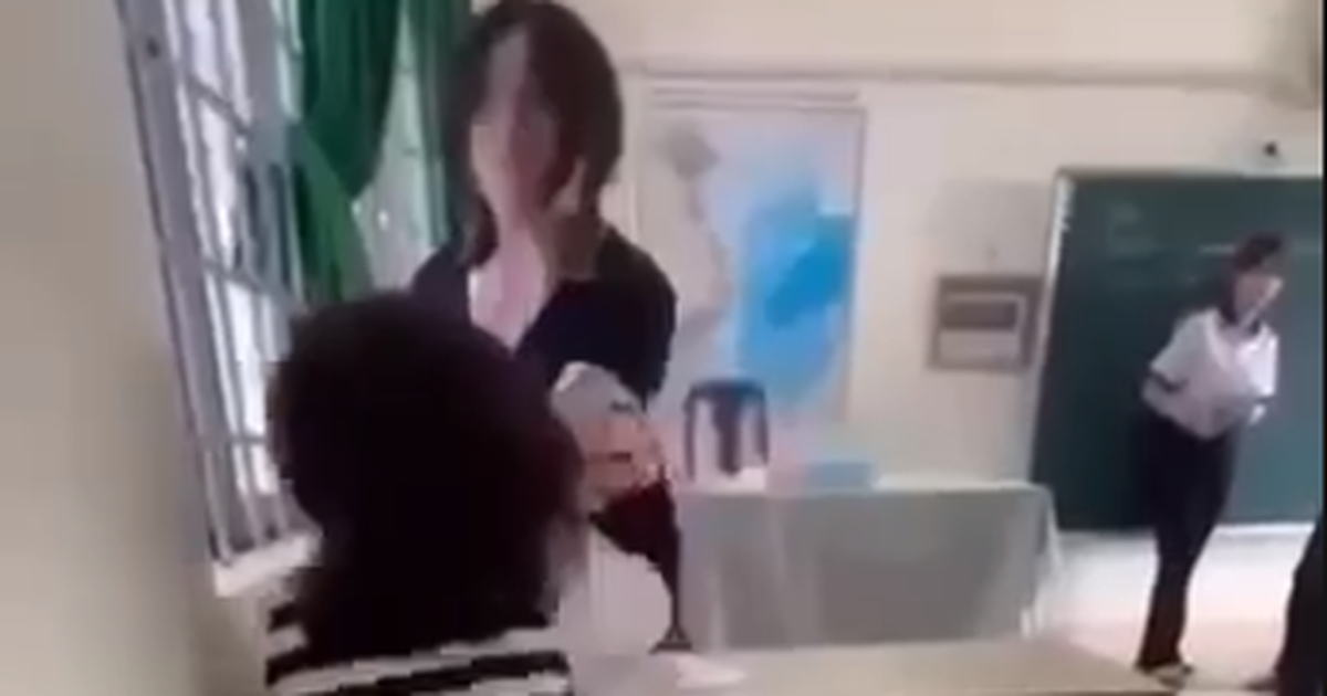 Học sinh đánh, dùng dụng cụ chích điện dọa bạn trong lớp