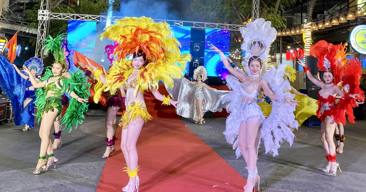 Khu phố Tây ở Đà Nẵng rộn ràng lễ hội Carnaval