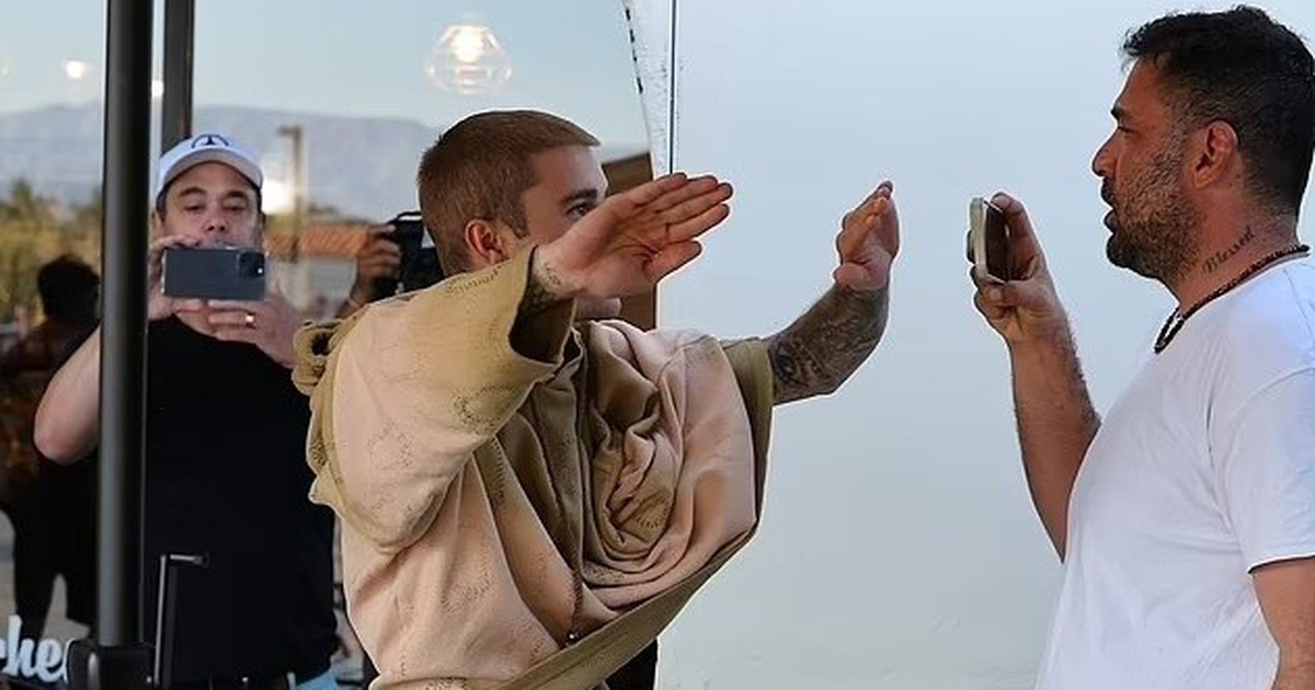 Justin Bieber nổi cáu với paparazzi giữa ồn ào rạn nứt hôn nhân