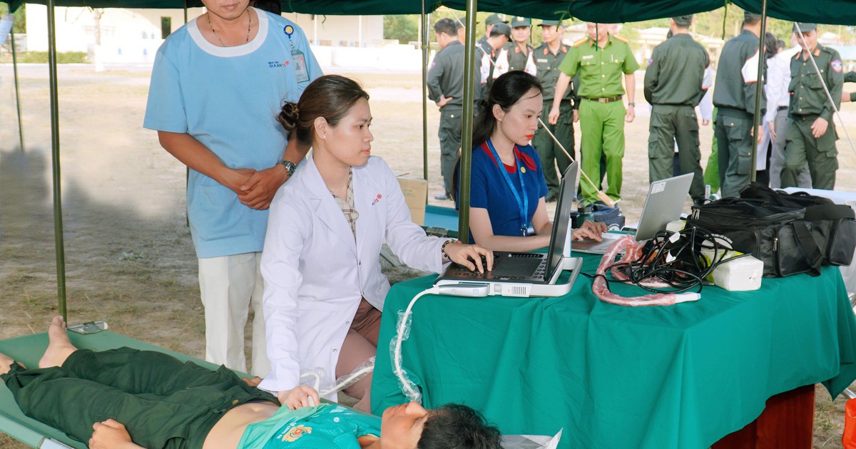 Tập huấn sơ cấp cứu cho cán bộ y tế Bộ Tư lệnh Cảnh sát cơ động