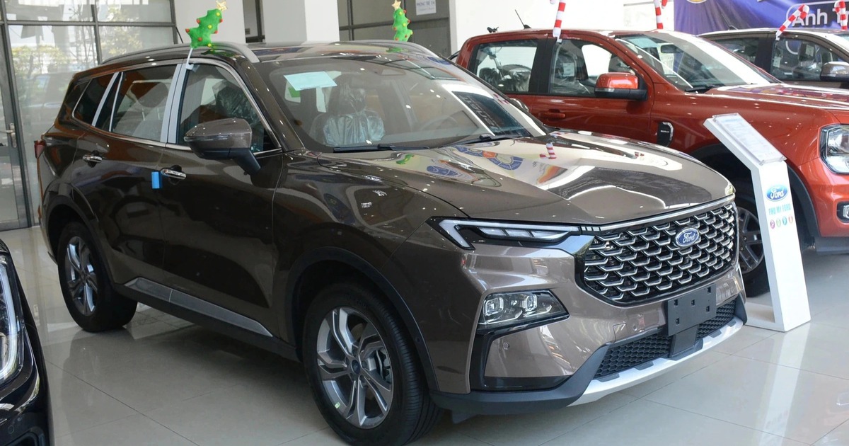 Giá Ford Territory giảm còn 689 triệu đồng, ‘đua tất tay’ với Mazda CX-5