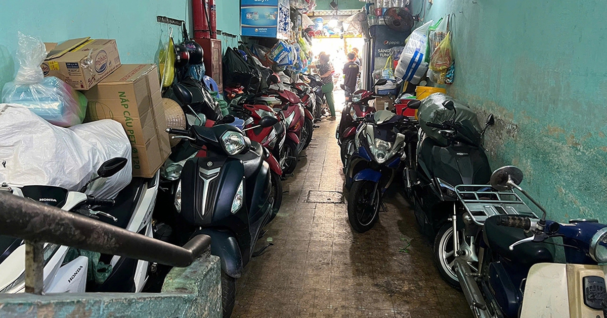 Cát cứ thu phí đỗ xe 'lụi': Xử lý bãi xe chiếm lối thoát hiểm chung cư