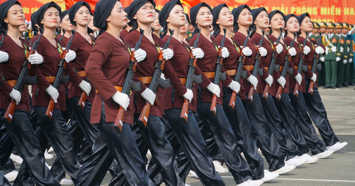Rạng rỡ những 'bóng hồng' tại buổi hợp luyện diễu binh, diễu hành cho đại lễ 30.4