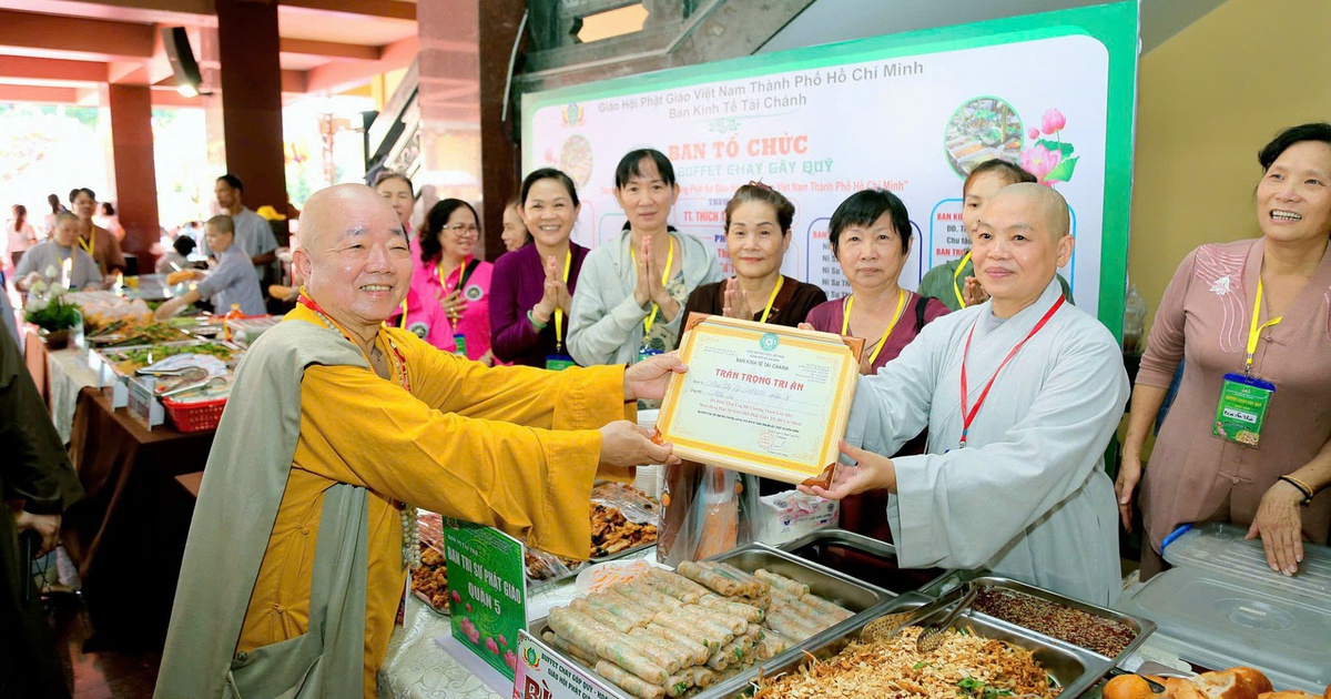 Đại lễ Vesak 2025: Phật giáo TP.HCM tổ chức buffet chay ở Việt Nam Quốc Tự