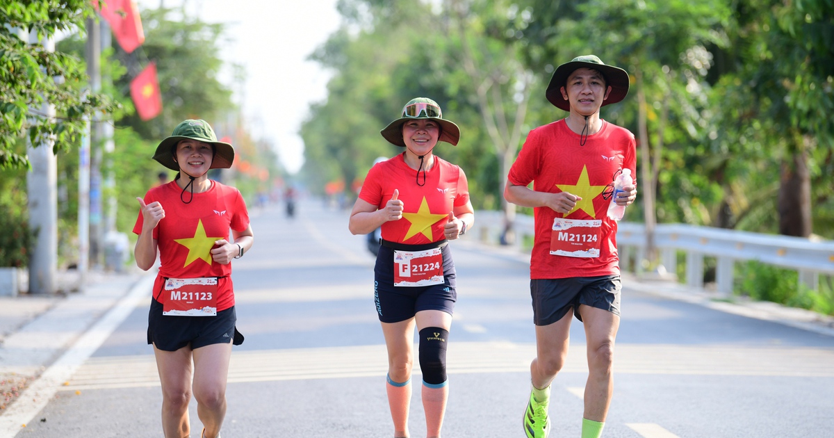 2.300 vận động viên tranh tài sôi nổi giải Half-marathon 'Tự hào Tổ quốc tôi'