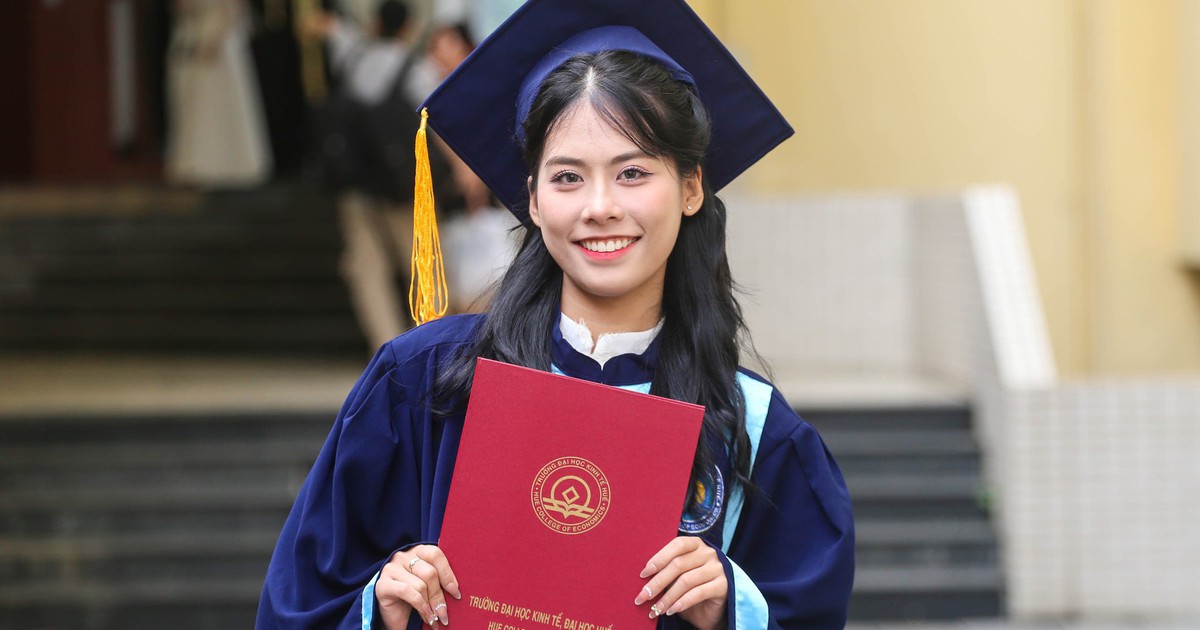 Nữ sinh Huế chia sẻ bí quyết trở thành thủ khoa đầu ra của trường kinh tế