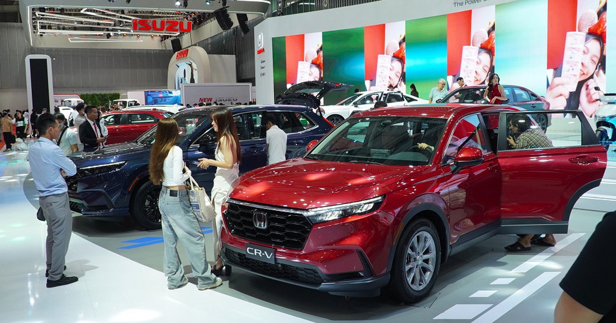 Chưa bao giờ người Việt mua ô tô giá rẻ như hiện nay