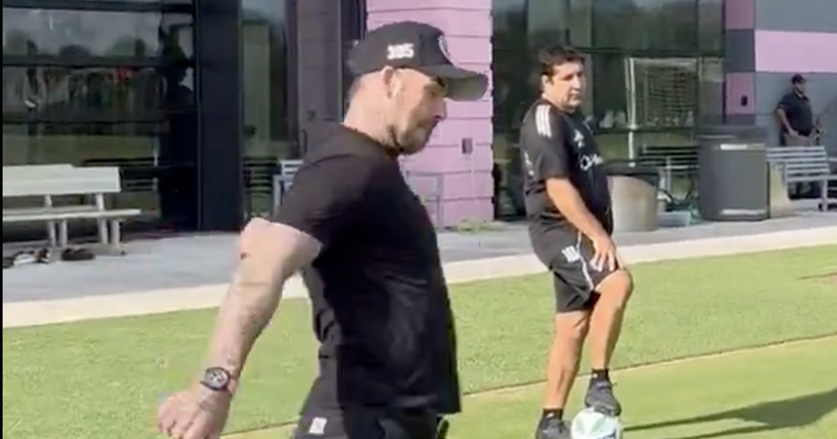 David Beckham gây bão với cú đá phạt góc thành bàn ở tuổi sắp 50