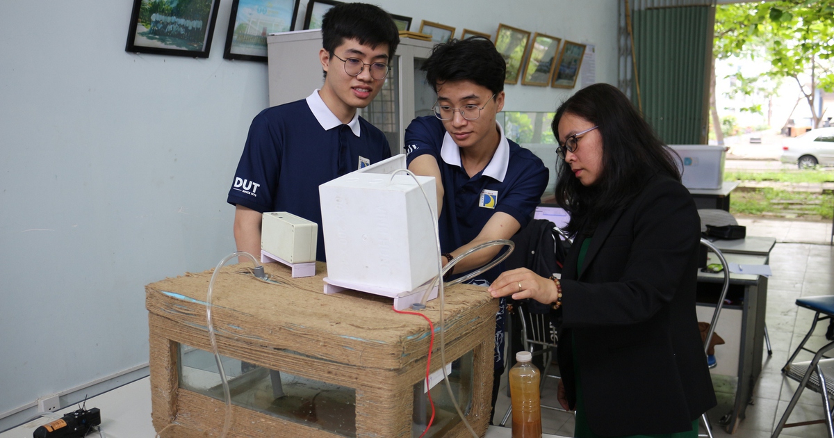 Bất ngờ với sáng kiến loại bỏ cặn bẩn bồn chứa nước